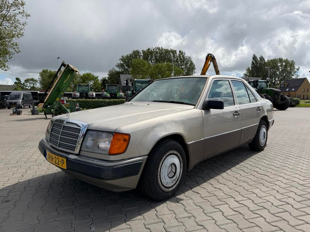 Mercedes-Benz W124 300d 1987 Grijs, Auto's, Metallic lak, Grijs, Sedan, 6 cilinders