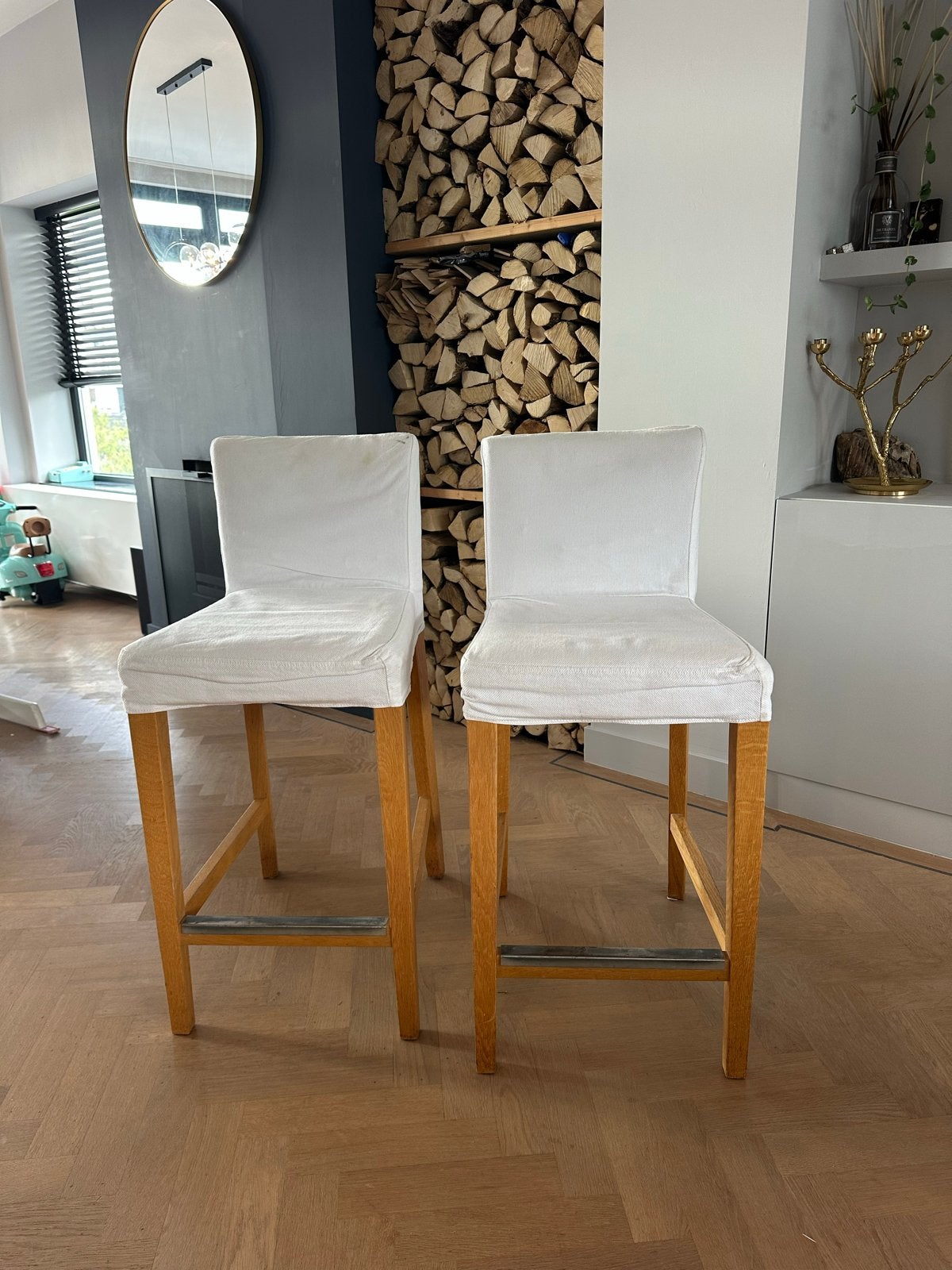 Set van 2 houten Ikea barkrukken Bergmund met witte hoezen, Ophalen, Gebruikt, Met voetsteun, 60 tot 90 cm