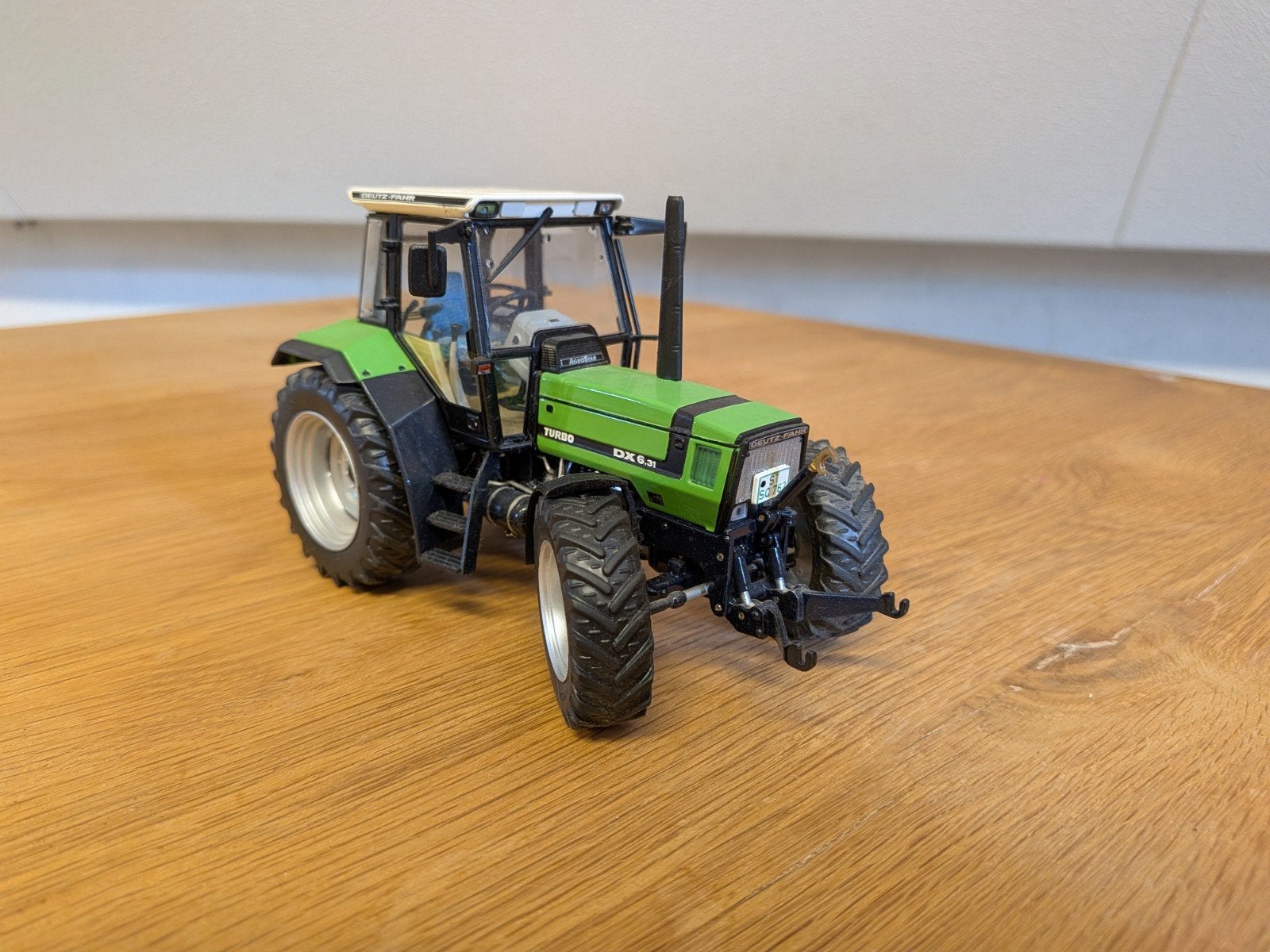 Deutz-Fahr agrostar DX 6.31 | 1:32 | Weise toys, Hobby en Vrije tijd, Modelauto's | 1:32, Verzenden, Zo goed als nieuw, Tractor of Landbouw