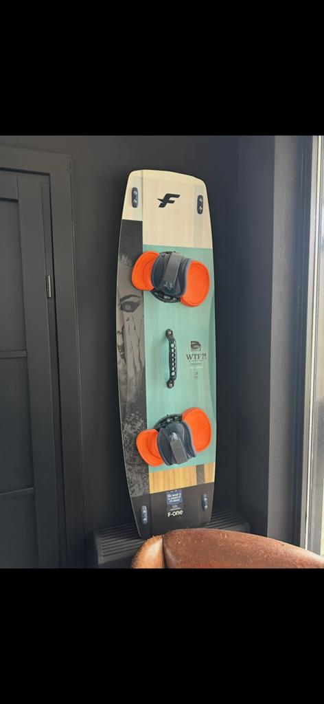 F-one WTF kite board 136, Twintip, Ophalen of Verzenden, Zo goed als nieuw, 4 m² of minder