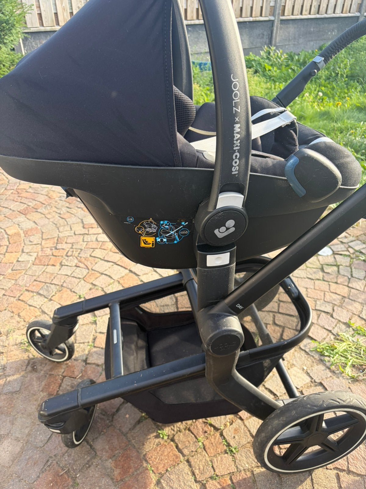 Foto 13 van Joolz day 3 incl maxi cosi en isofix base