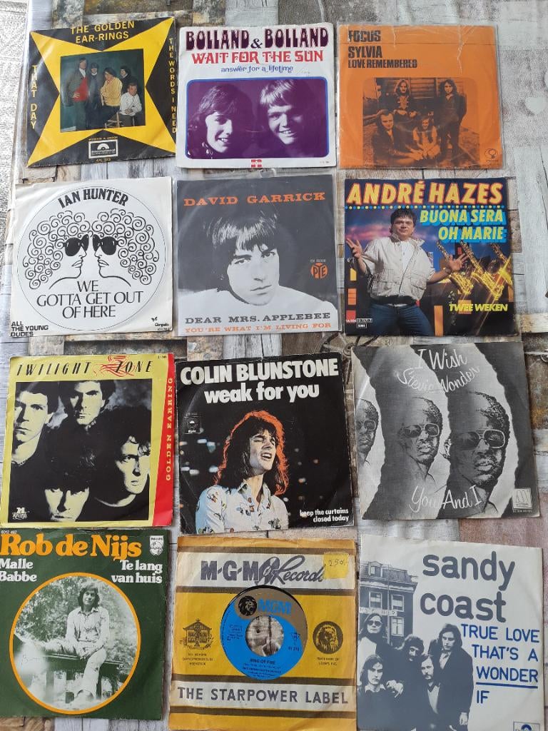20 singles in retro map., Cd's en Dvd's, Ophalen of Verzenden, Zo goed als nieuw, Pop