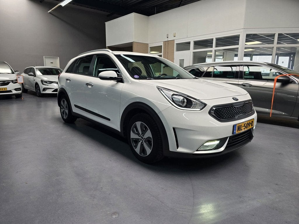 Kia Niro 1.6 GDi Hybrid CAMERA CARPLAY LED NAP NL AUTO, Auto's, Kia, Gebruikt, Euro 6, Leder en Stof, Wit