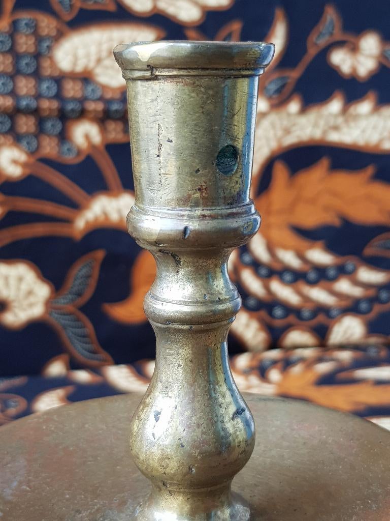 Mooie zware antieke kraag kandelaar uit Engeland 19 cm., Antiek en Kunst, Ophalen of Verzenden, Koper of Brons