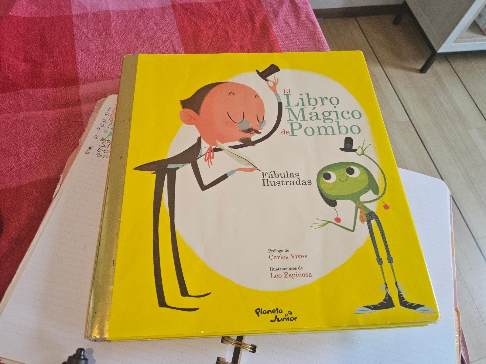 El libro magico de Pombo Fabulas Ilustradas Planeta Junior, Fictie algemeen, Ophalen of Verzenden, Zo goed als nieuw, Voorleesboek