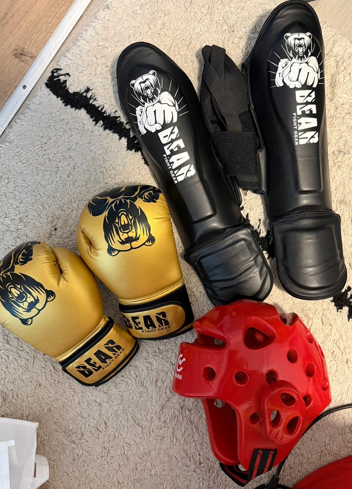 Nieuwe taekwondo set handschoenen,hoofd en scheenbeschermers, Sport en Fitness, Ophalen, Zo goed als nieuw, Bokshandschoenen