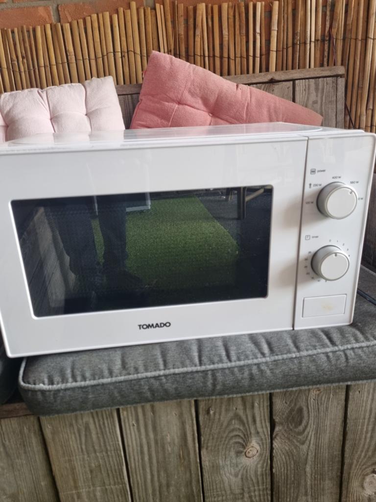 Tomado Magnetron - Wit, Zo goed als nieuw, Ophalen of Verzenden, Draaiplateau, Magnetron, Zo goed als nieuw