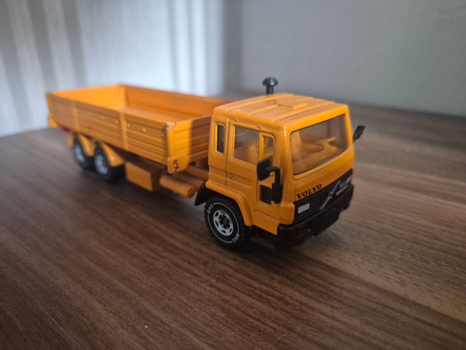 Siku Volvo F10 kiepwagen - Modelauto, Ophalen, Gebruikt