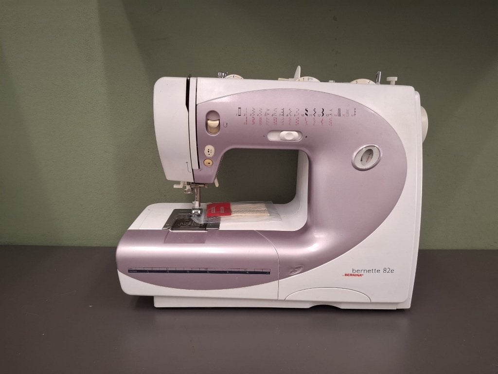 Bernette 82e ( bernina), Hobby en Vrije tijd, Naaimachines en Toebehoren, Ophalen of Verzenden, Zo goed als nieuw, Naaimachine