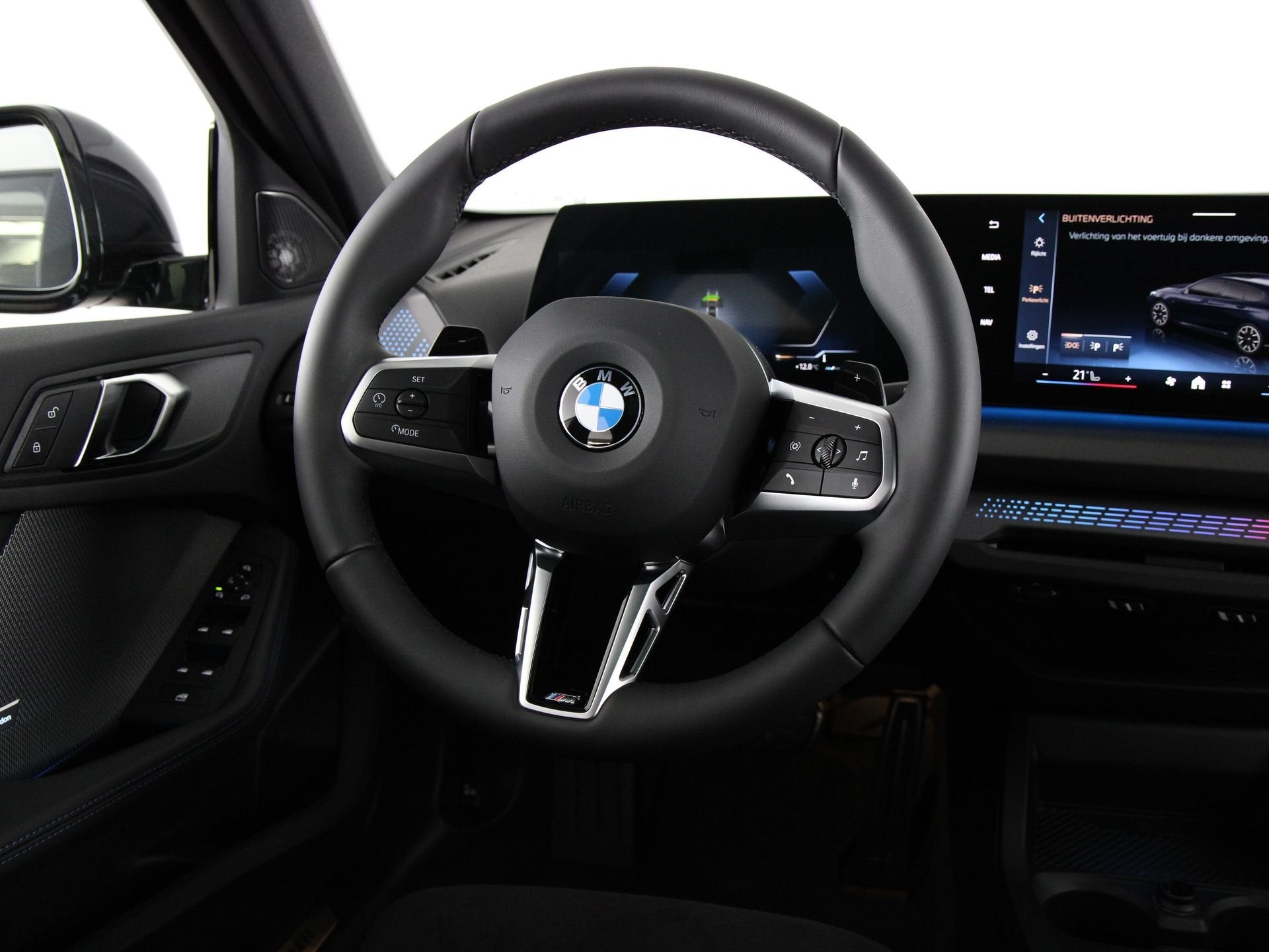 BMW 1 Serie 120 M-sport Design (bj 2026, automaat), Auto's, Dealer onderhouden, Gebruikt, 156 pk, Met garantie (alle)