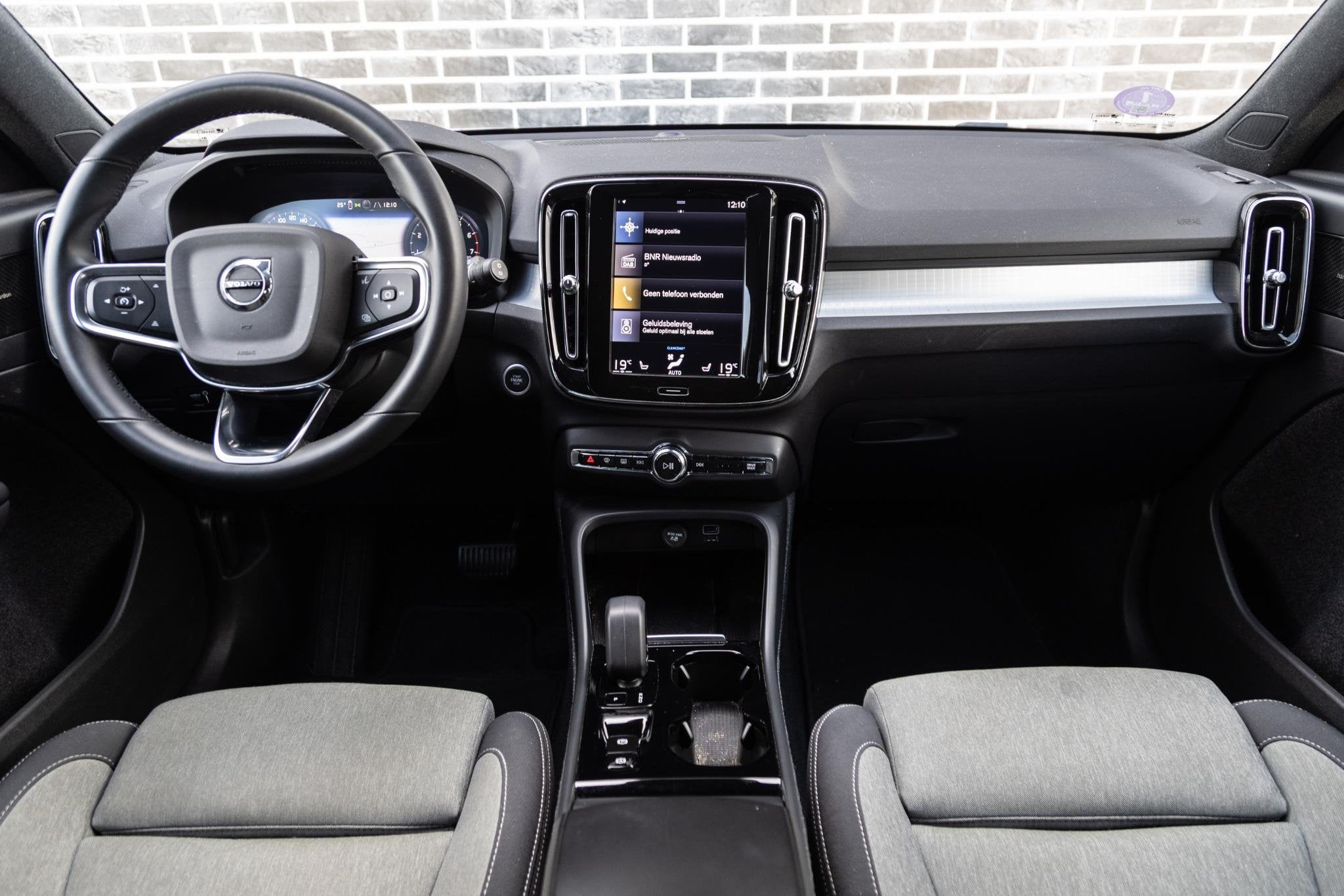 Foto 2 van Volvo XC40 1.5 T2 Plus Dark | Achteruitrijcamera | Parkeerse