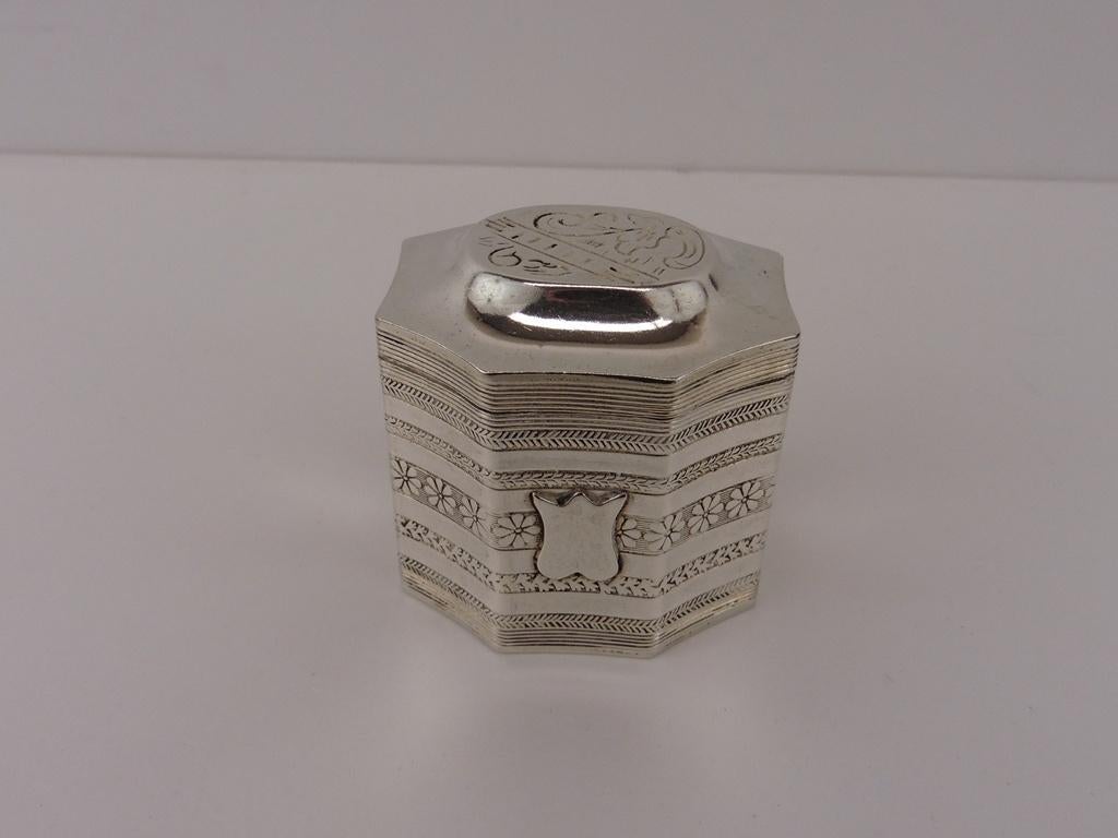 Zilveren lodereindoosje                                  Z45