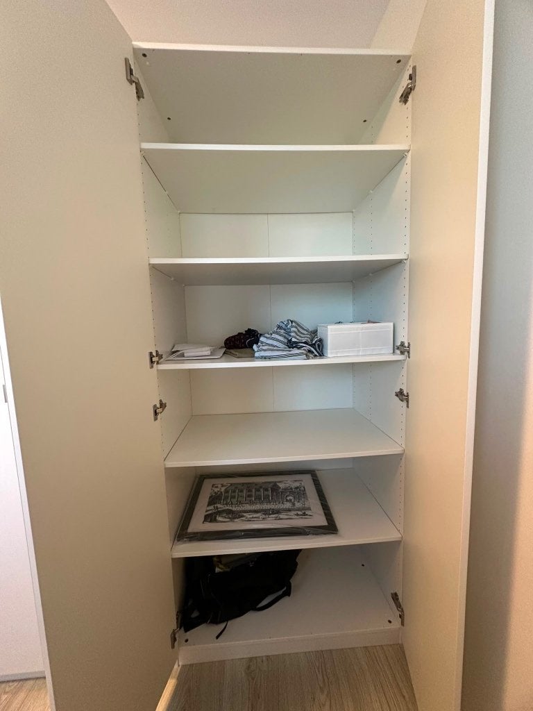 Witte kledingkast met spiegeldeur en planken, Ophalen, Overige materialen, Met deur(en), 200 cm of meer