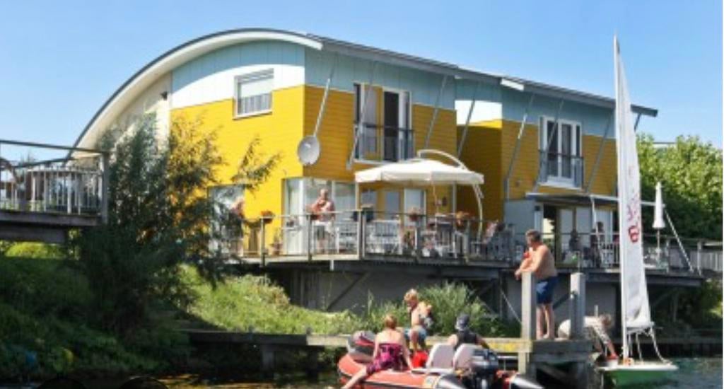 LUxe watervilla in Maasbommel te huur