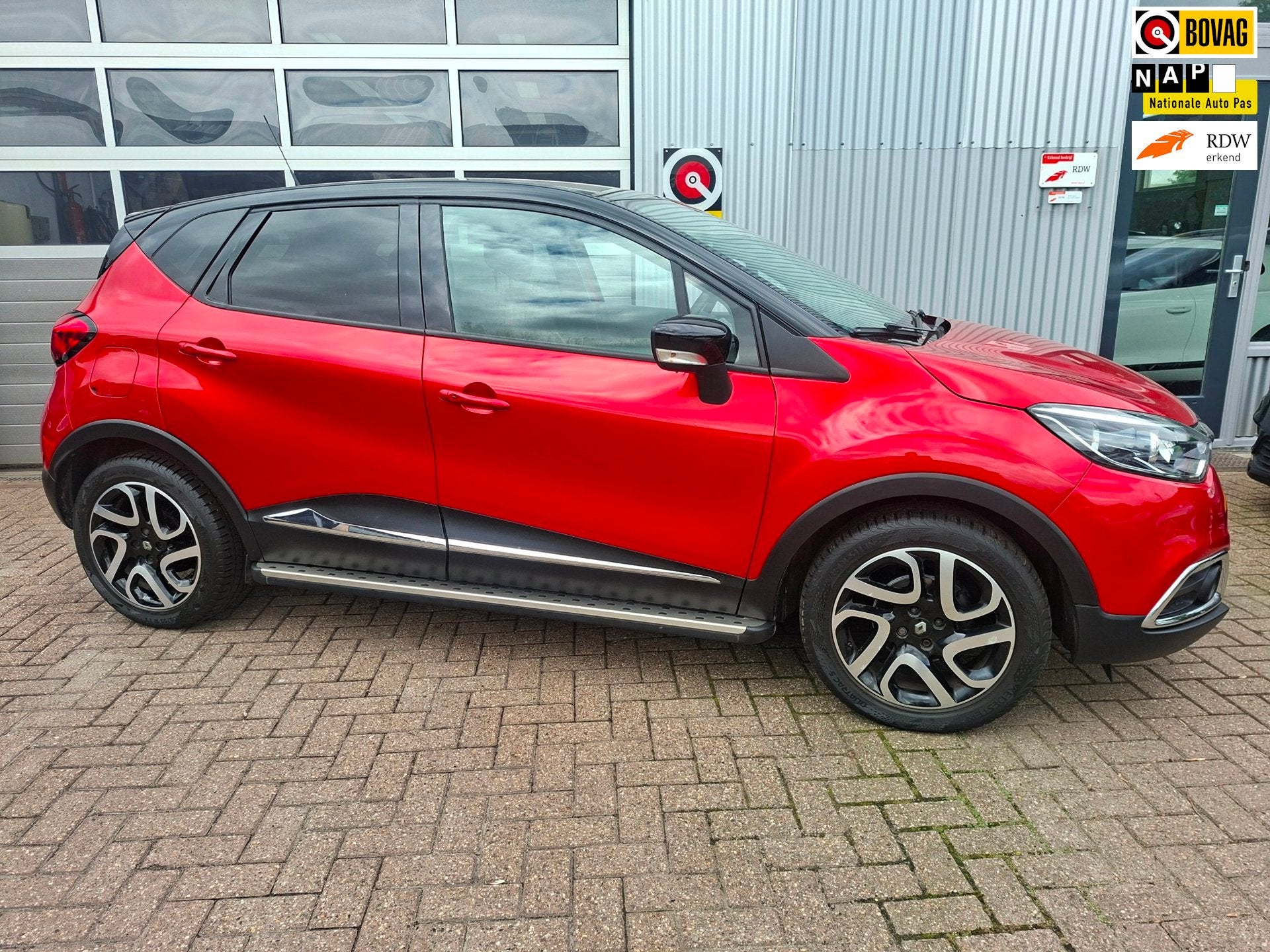 Renault Captur 0.9 TCe Helly Hansen Camera Trekhaak, Voorwielaandrijving, Gebruikt, 49 €/maand, Origineel Nederlands
