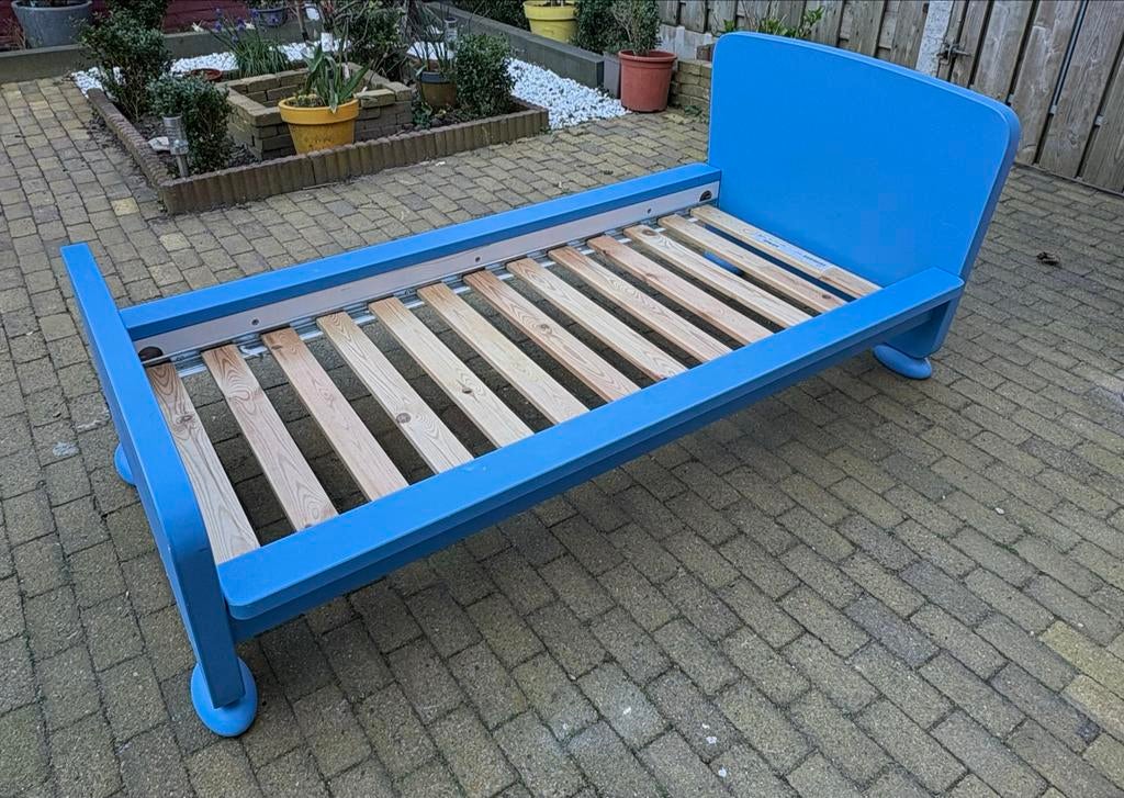 Gratis kinderbedje met zijn speciale matras, Gebruikt, 70 tot 85 cm, Lattenbodem, 140 tot 160 cm