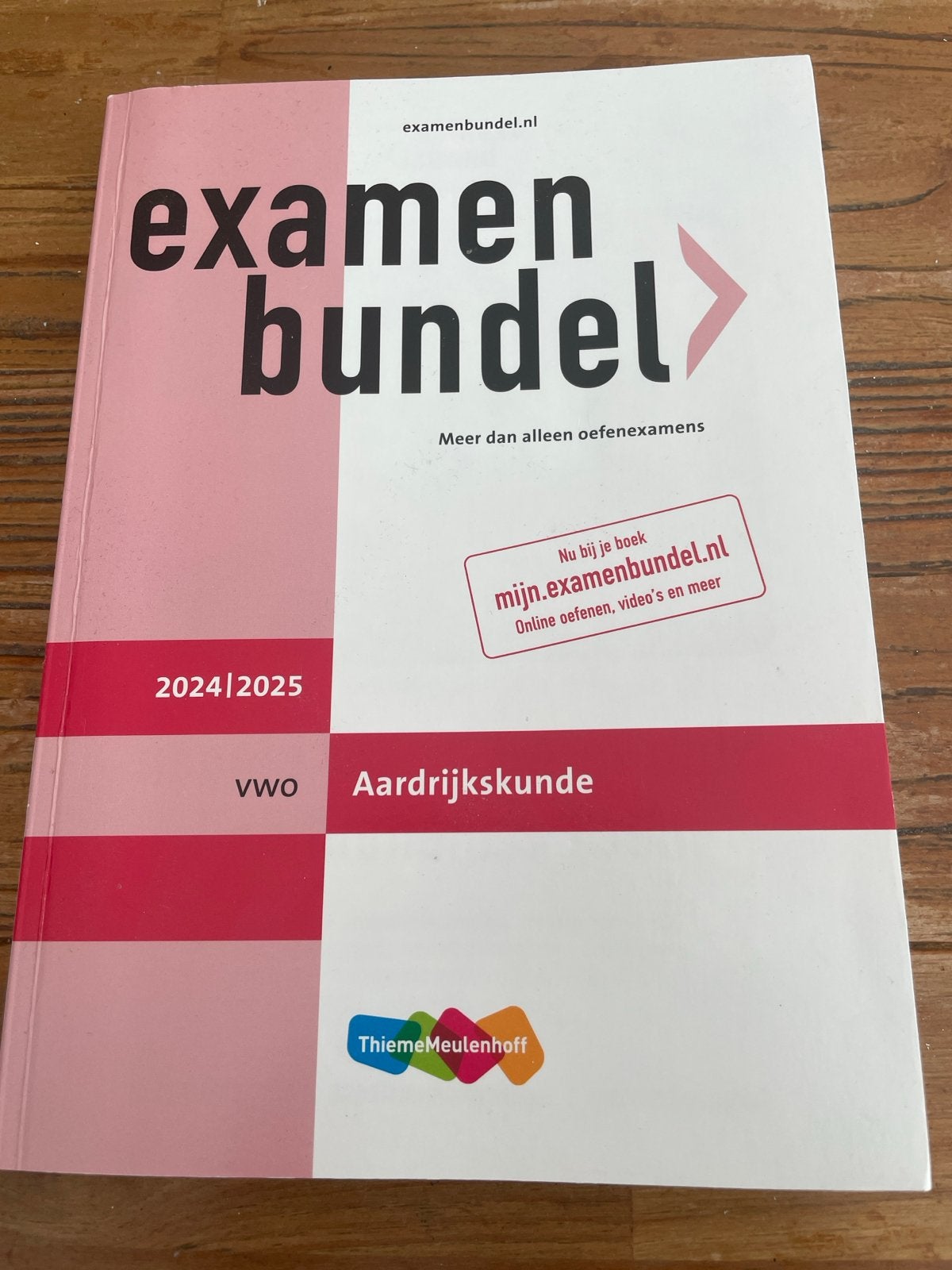 Examenbundel VWO Aardrijkskunde 2024-2025, Boeken, Ophalen of Verzenden, Zo goed als nieuw, VWO, Aardrijkskunde
