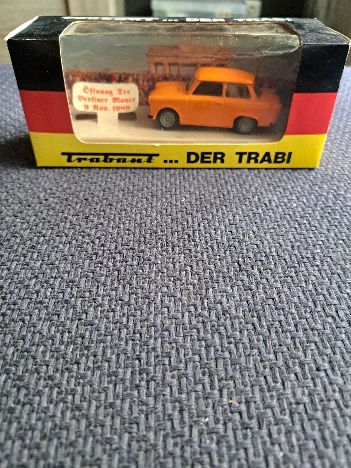 vitesse model trabant ter ere van val Berlijnse muur 1989, Gebruikt, Auto, Ophalen of Verzenden, N.b