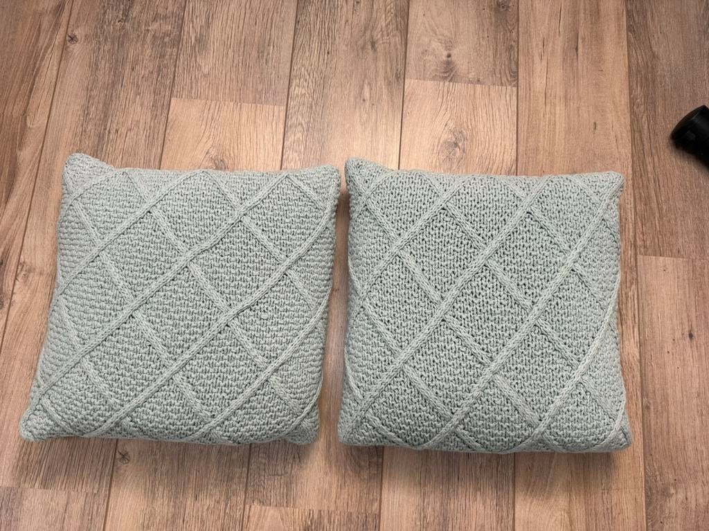 Twee Sierkussen mint / pastel groen - incl. Vulkussen dons, Ophalen of Verzenden, Zo goed als nieuw, Groen, Vierkant