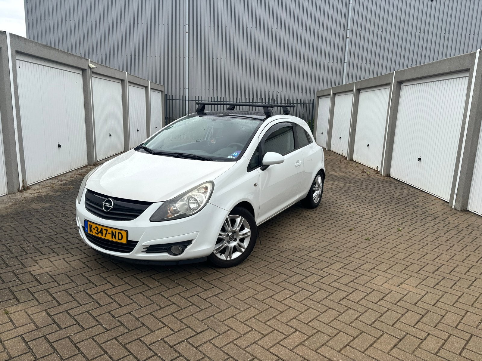 Opel Corsa 1.2 16V 3D 2011 Wit, Voorwielaandrijving, 450 kg, 40 €/maand, 1229 cc
