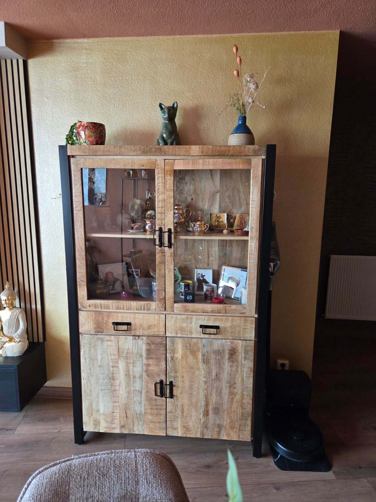 Mooie houten vitrinekast met metalen frame, Huis en Inrichting, Ophalen, 100 tot 150 cm, Met lade(s), Industrieel, Modern