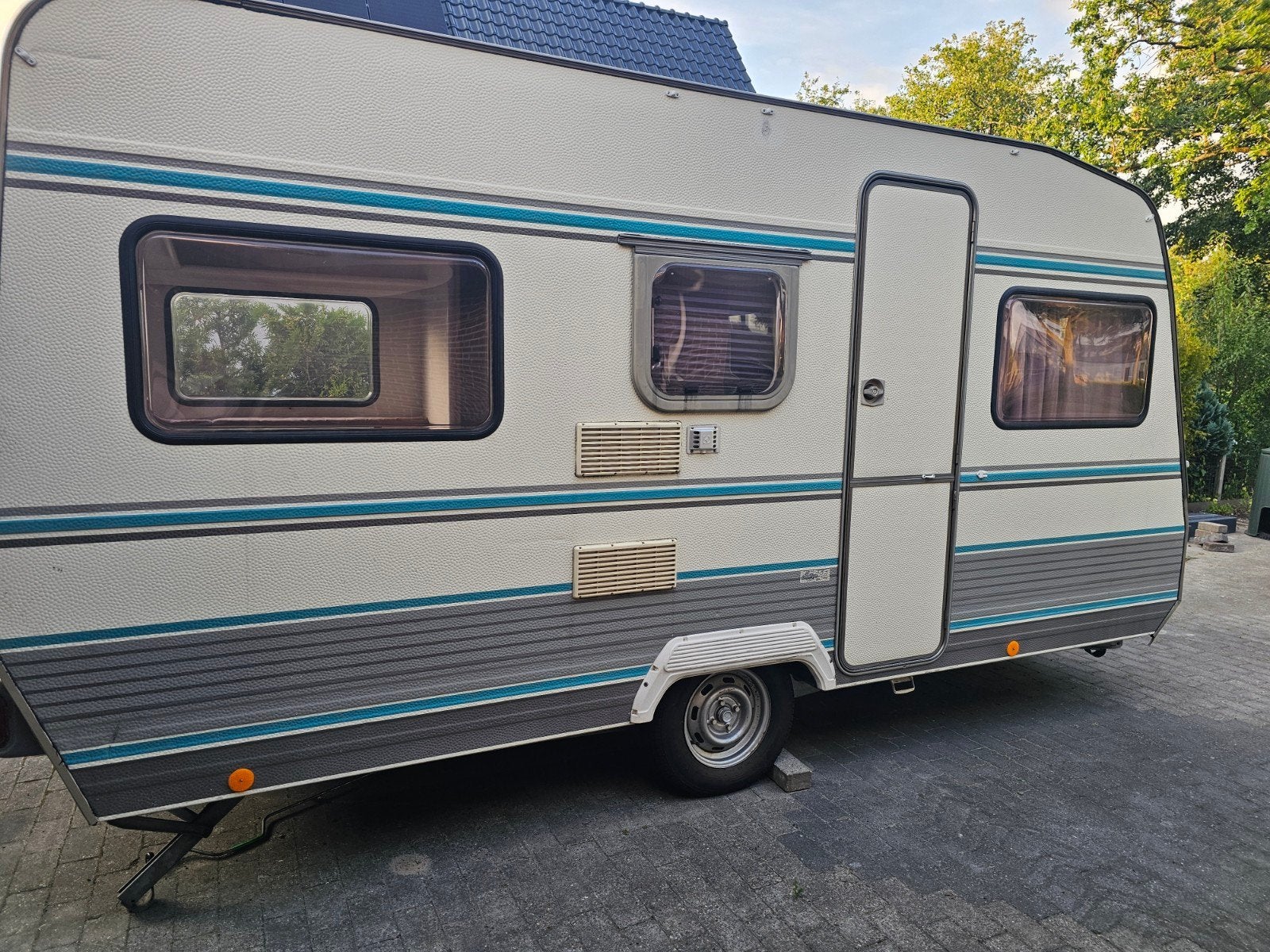 TEC caravan uit 1989 met voortent en luifel, Vast bed, T.E.C., Rondzit, Particulier