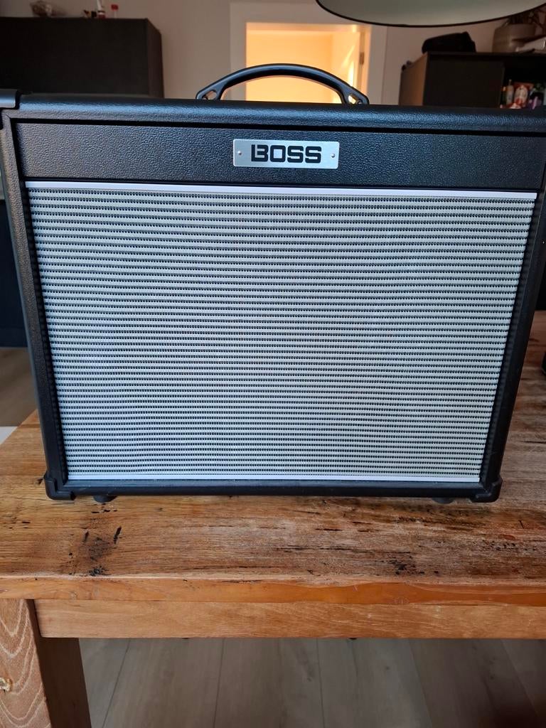 Boss Nextone Stage. 40Watt, Ophalen, Zo goed als nieuw, Minder dan 50 watt