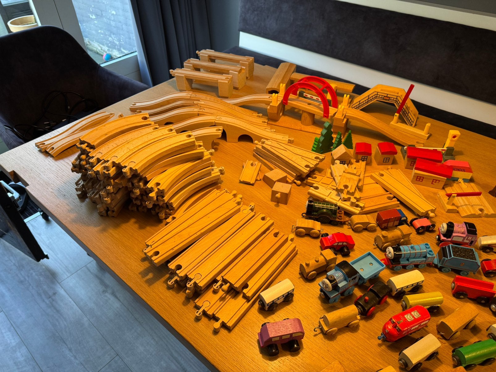 Grote verzameling houten treinen (o.a. Thomas) en rails, Ophalen, Gebruikt
