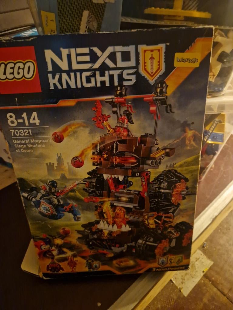 Lego Nexo Knights set 70321 en 2 dozen vintage Lego, Lego, Ophalen of Verzenden, Zo goed als nieuw, Ongeopend/sealed