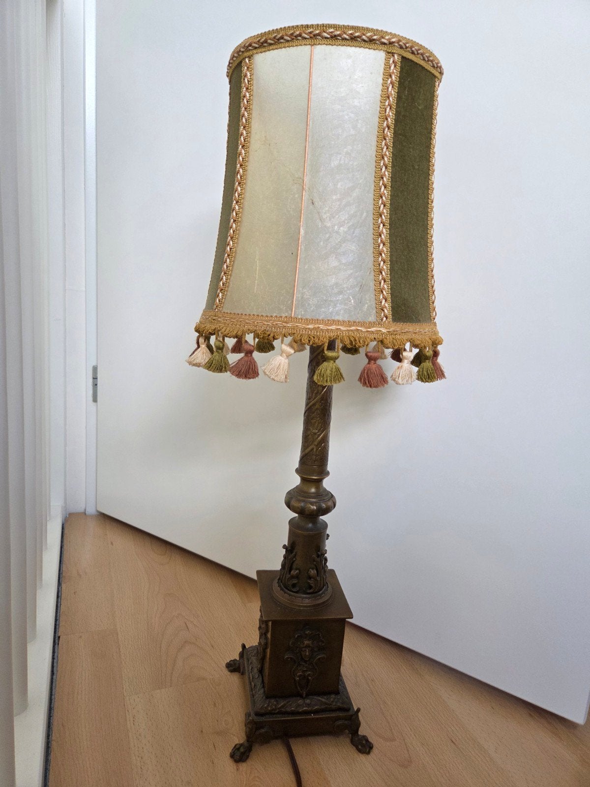 Antieke bronzen vloerlamp met kwastjes lampenkap, Antiek en Kunst, Ophalen