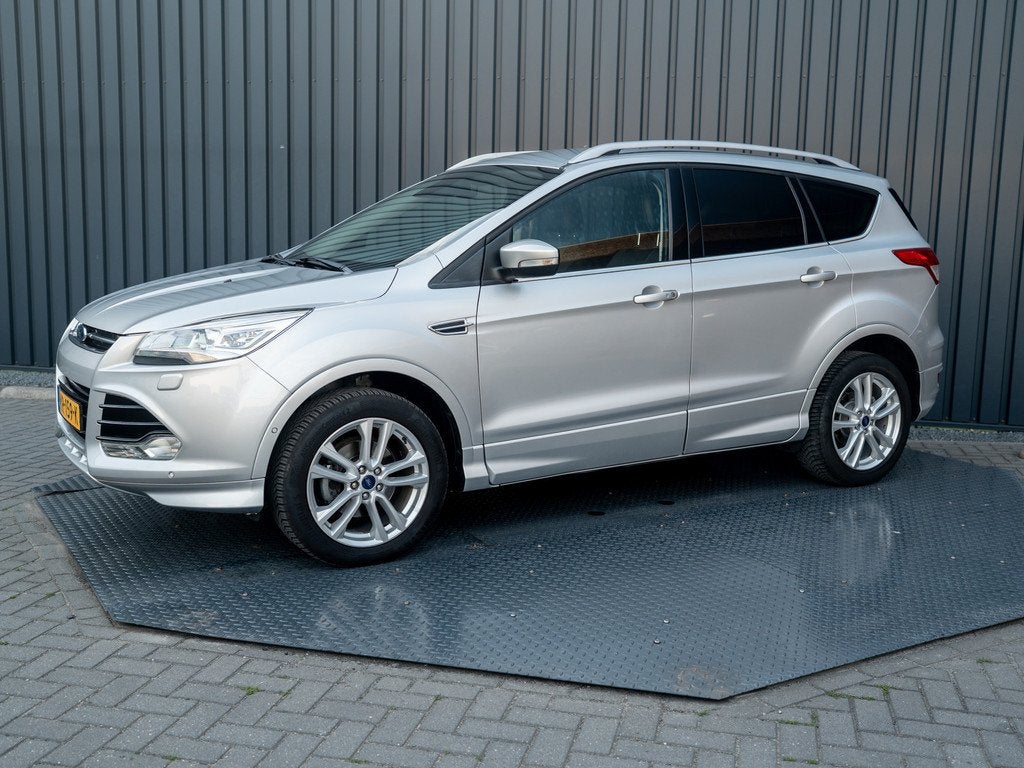 Ford Kuga 1.5 Titanium Styling Pack | Trekhaak | Camera | Xe, 12 maanden, Automatische klimaatregeling, 4 cilinders, Leder en Stof