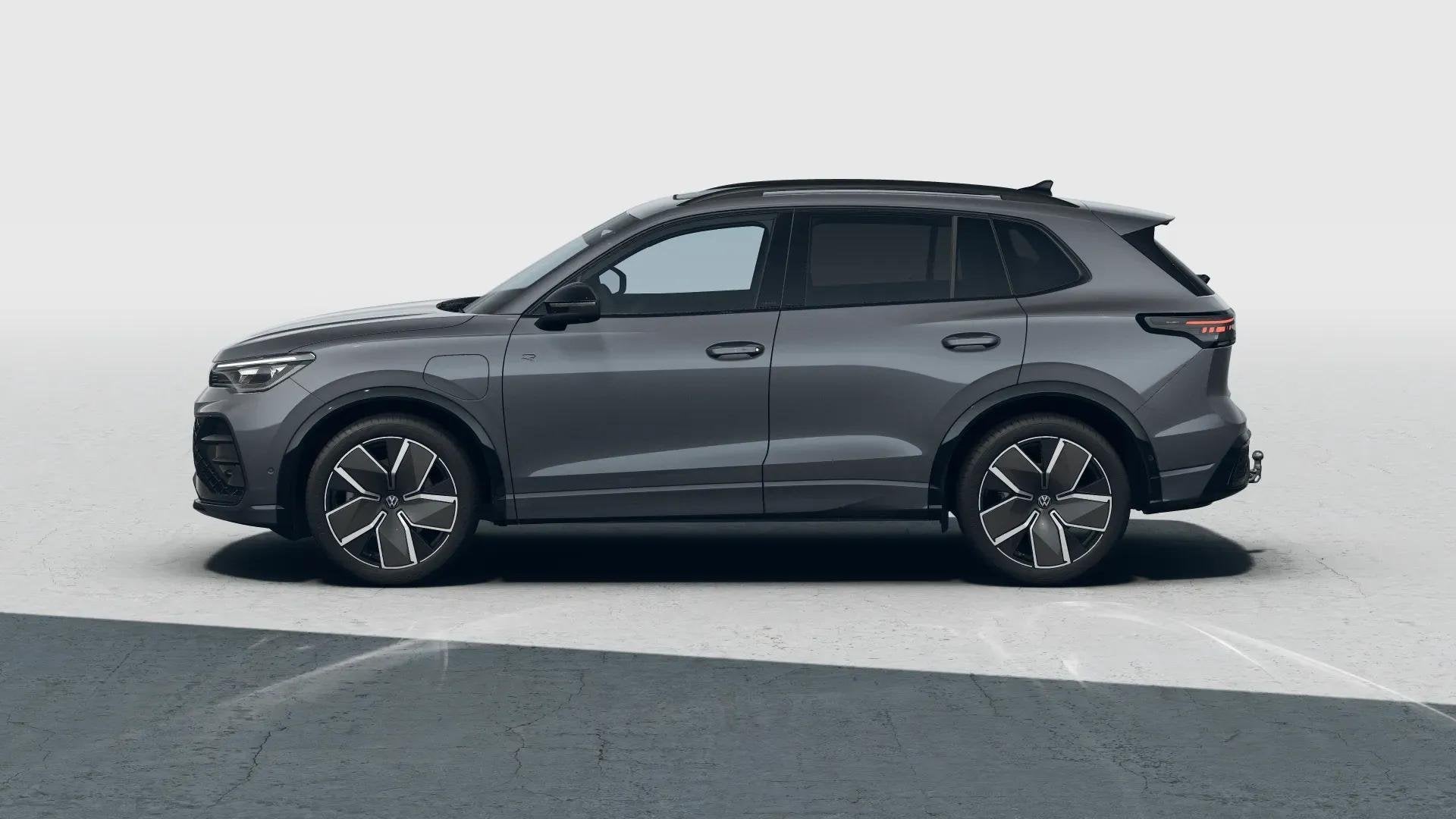 Volkswagen Tiguan 1.5 eHybrid 204pk R-Line Edition | Trekhaa, Auto's, Volkswagen, 12 maanden, Stof, 1498 cc, 150 min