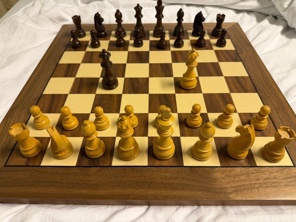 DGT Walnut timeless met DGT 3000 en draagtas, Ophalen, Meer dan 1500 stukjes, Zo goed als nieuw, Schaken