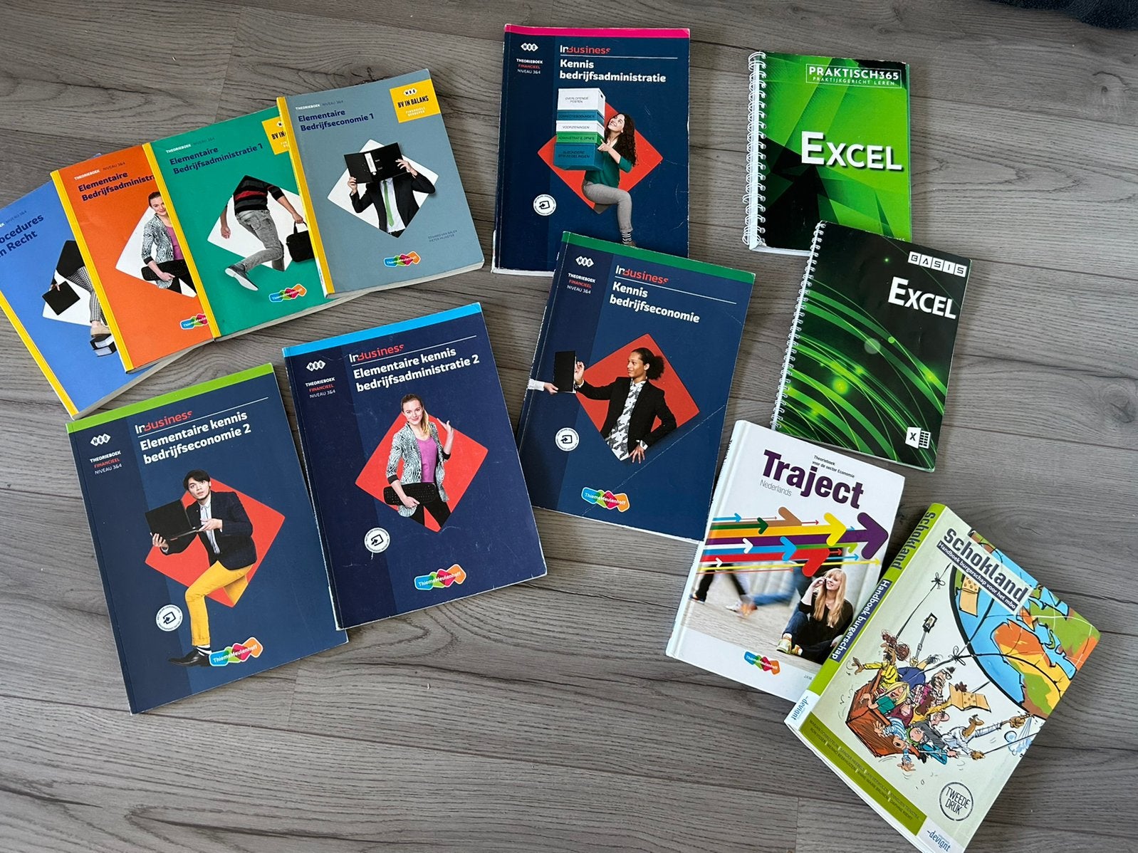 schoolboeken bedrijfsadministratie niveau 3/4, Boeken, Ophalen of Verzenden, Zo goed als nieuw, Bedrijfseconomie of M&O