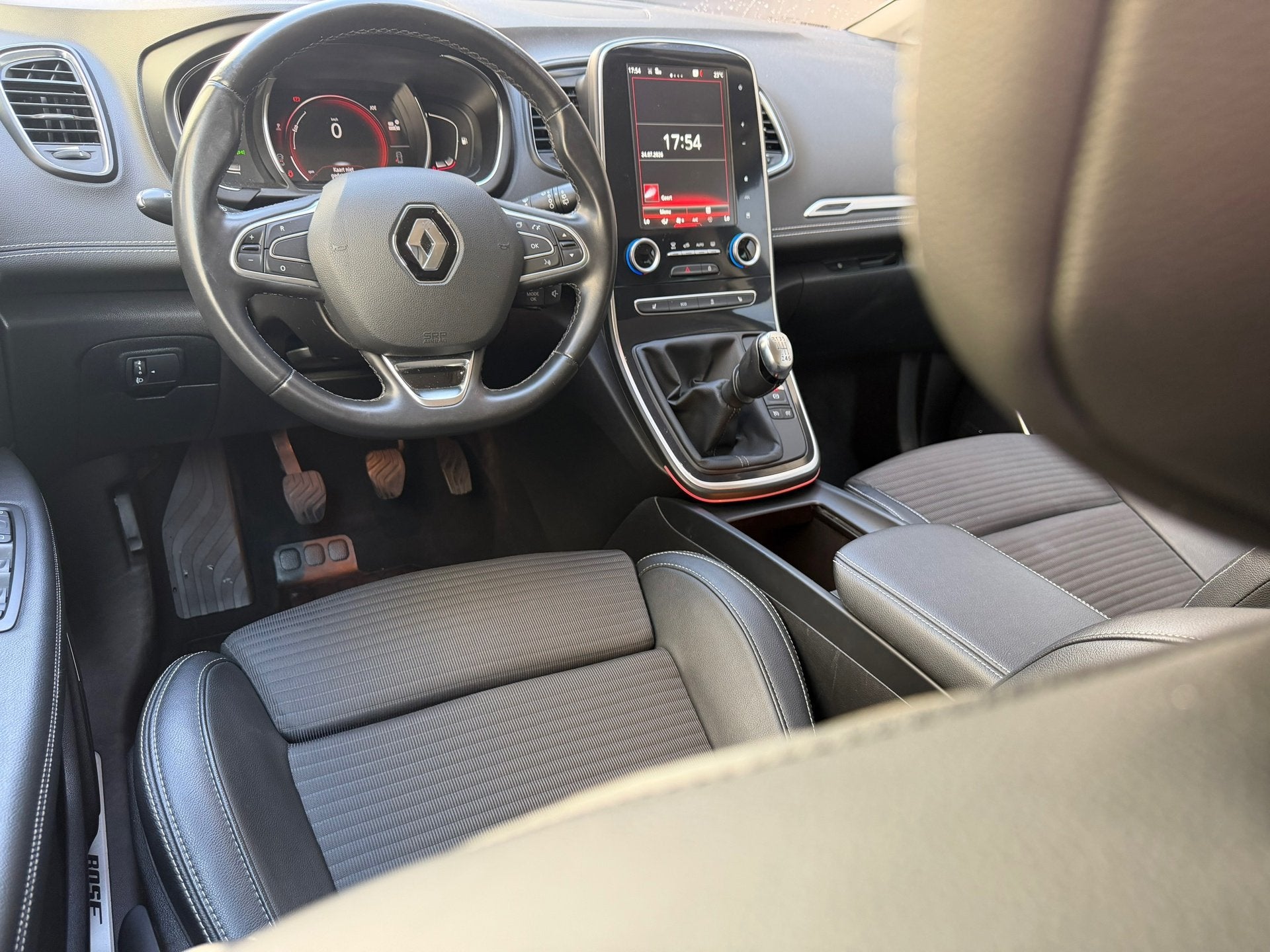 Renault SCENIC 1.2 TCe Bose - Massage Stoelverwarming Keyles, Auto's, Renault, Voorwielaandrijving, Gebruikt, 4 cilinders, 1850 kg