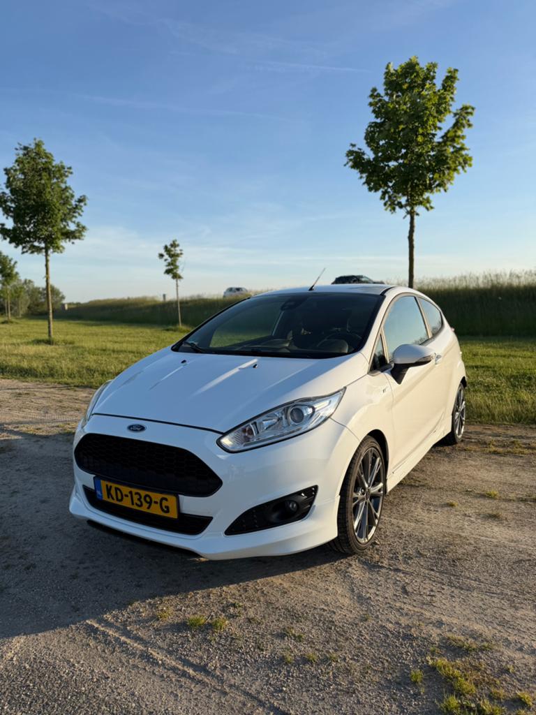 Ford Fiësta 1.0 EcoBoost St-Line 92KW/125PK 3D 2016 Wit, Auto's, Voorwielaandrijving, 125 pk, 40 €/maand, Zwart