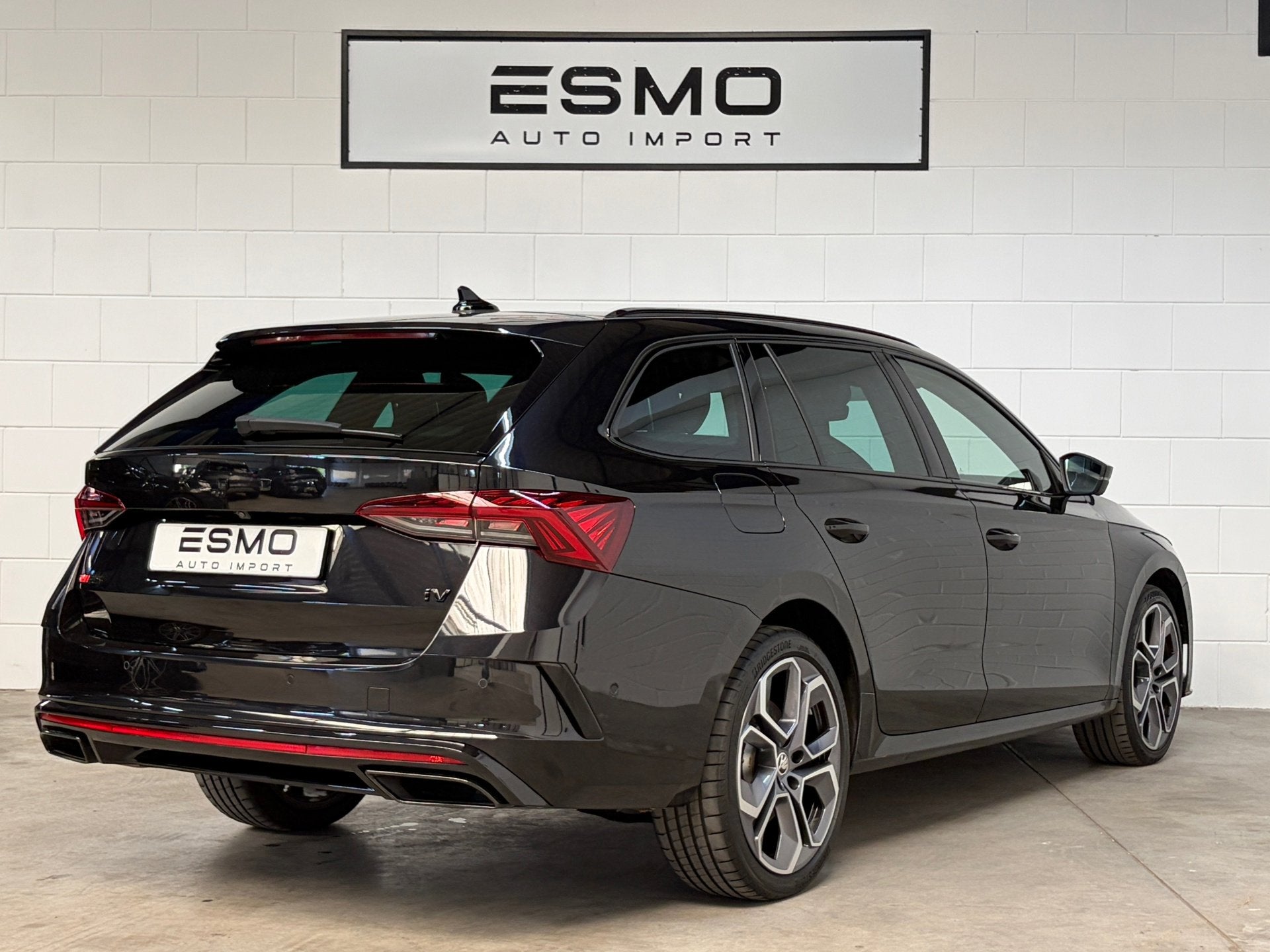 Skoda Octavia Combi 1.4 TSI RS iV PHEV Business, Auto's, Dealer onderhouden, Gebruikt, 4 cilinders, Zwart