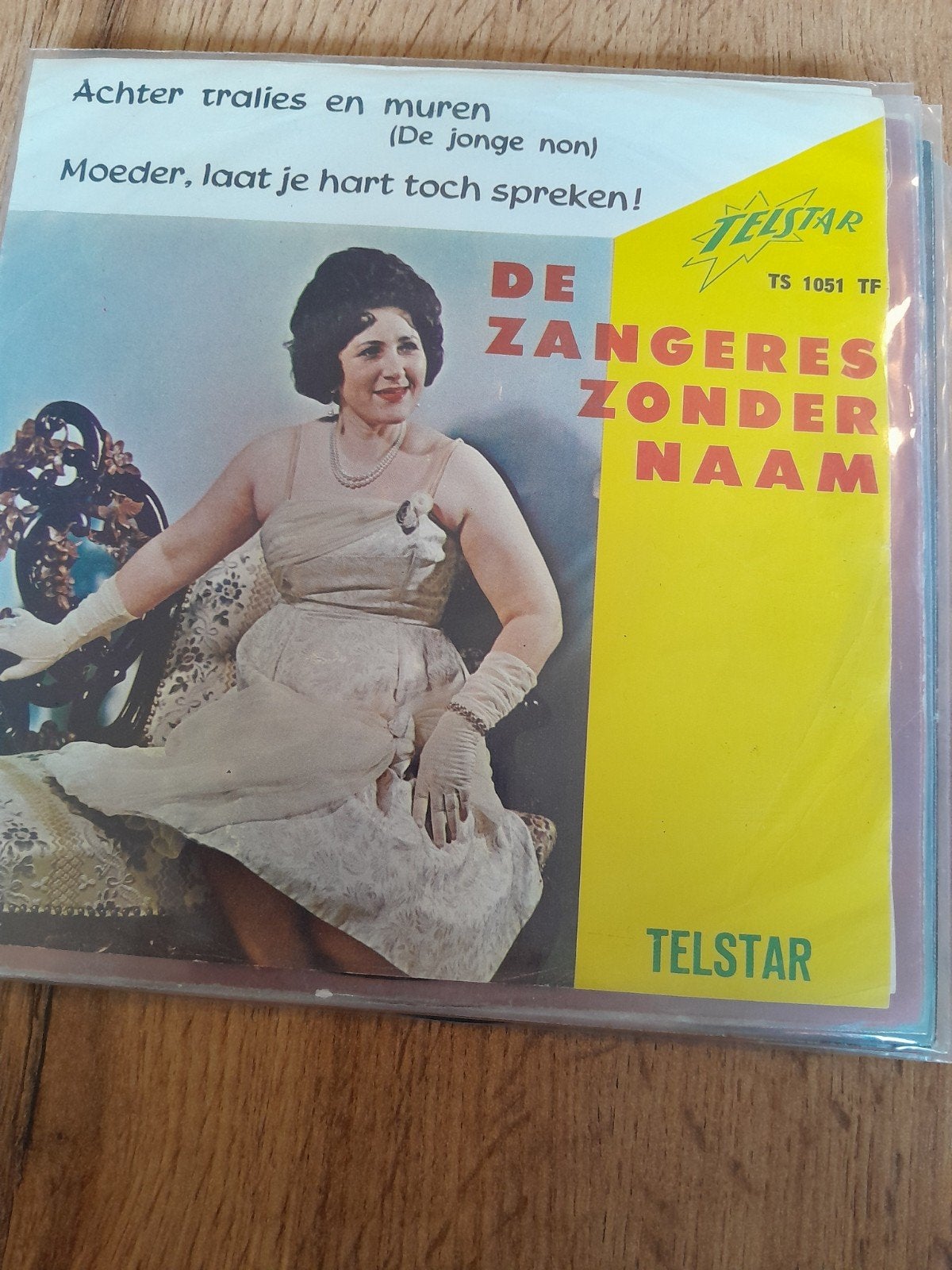 de zangeres zonder naam 7inch achter tralies en muren, Ophalen of Verzenden, Zo goed als nieuw, Nederlandstalig