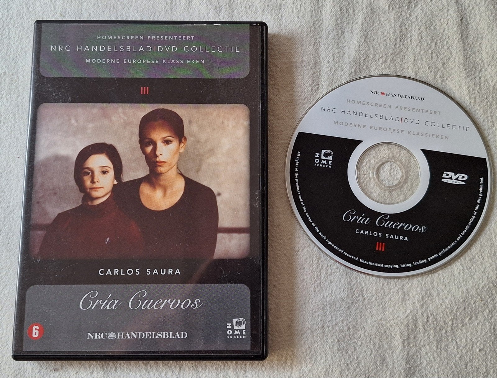 Cría Cuervos ( Carlos Saura ) met Chaplin, Torrent, Randall, Drama, Spanje, Nederlands, Spaans