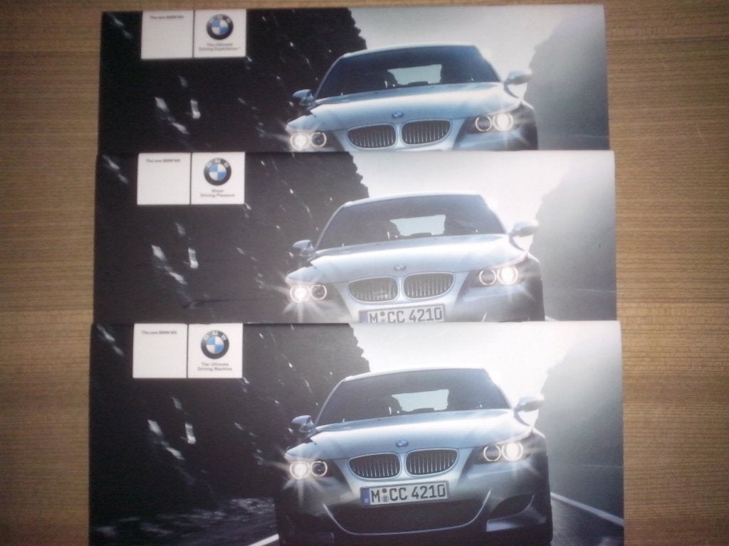 BMW M5 E60 brochures folders GB Zweden 2004 Australië 2005, Ophalen of Verzenden, Zo goed als nieuw, BMW