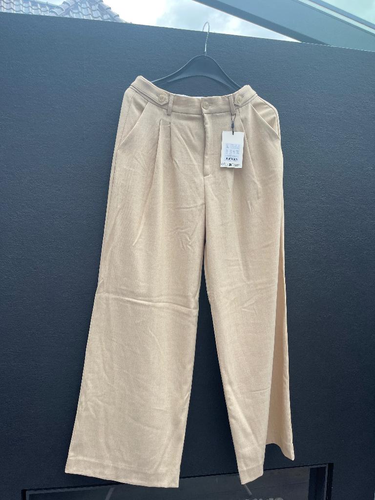 GZstacy broek maat 36, Kleding | Dames, Broeken en Pantalons, Geel, Nieuw, Ophalen of Verzenden, Gestuz