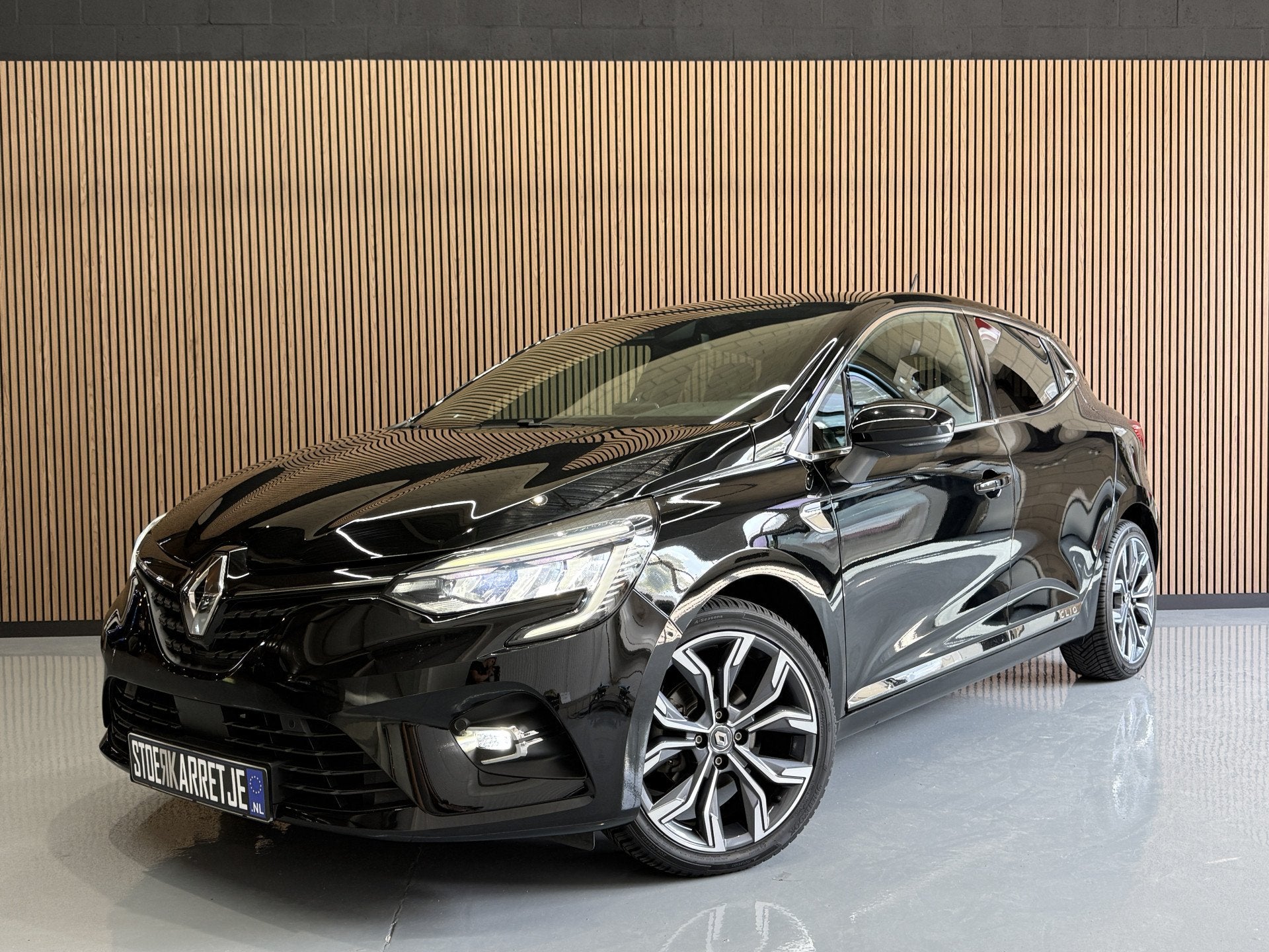 Renault Clio 1.0 TCe 100pk Edition One | Groot navi | Bose |, Voorwielaandrijving, 101 pk, Gebruikt, Zwart
