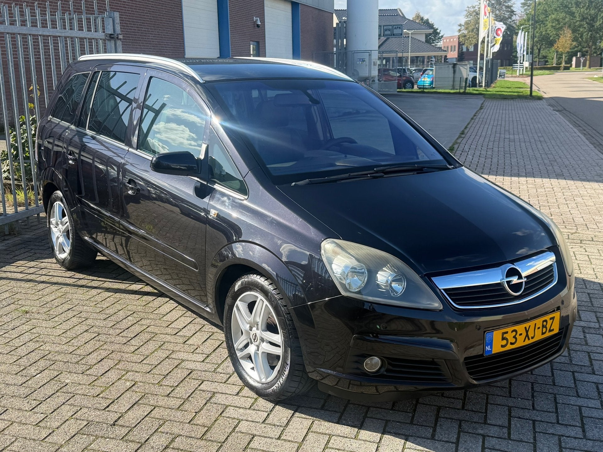 Opel Zafira 2.2 Executive VOL AUTOMAAT 7 PERSOONS! NAP l NAV, Auto's, Dealer onderhouden, Verwarmde buitenspiegels, Gebruikt, Zwart