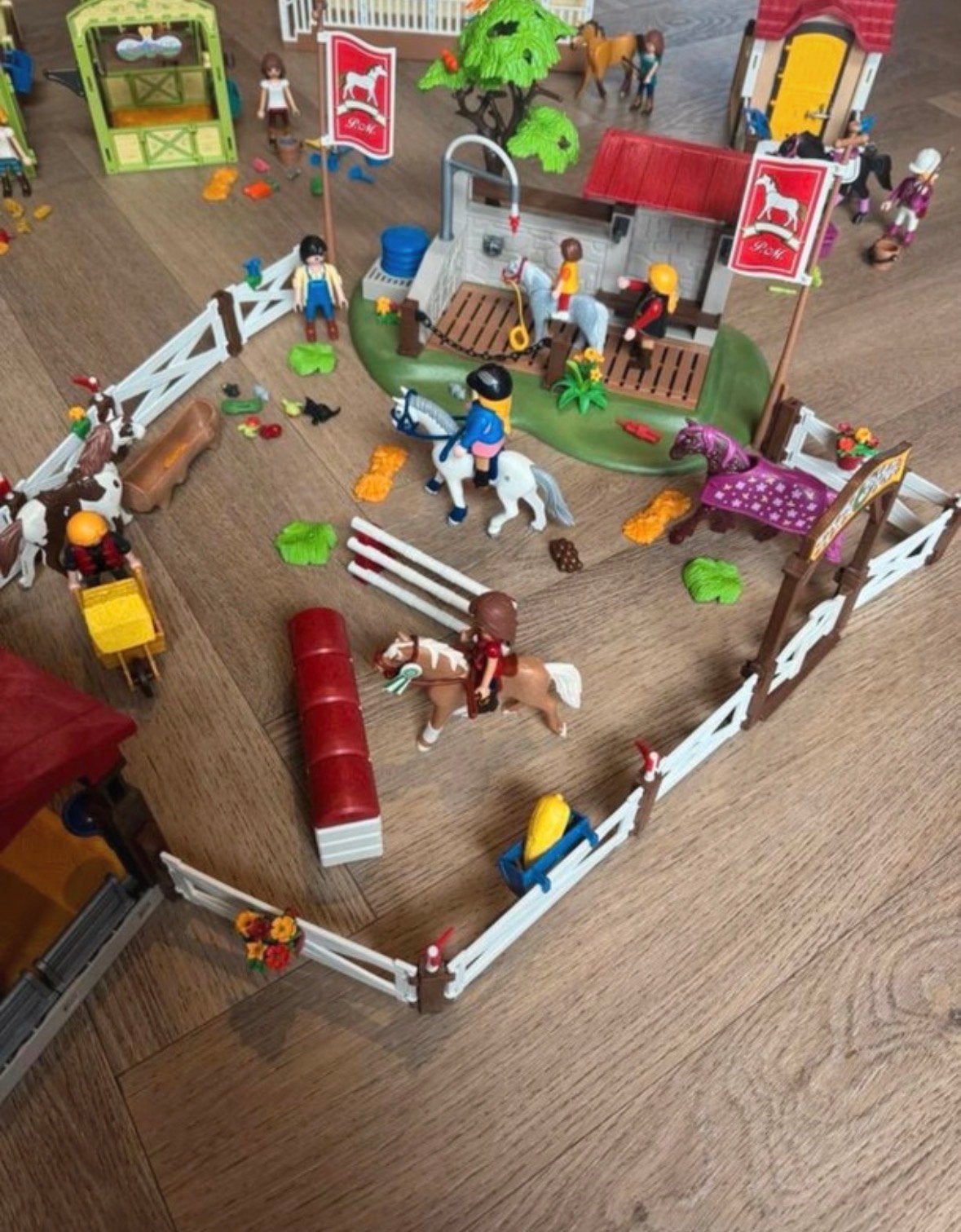 Playmobil Spirit Lucky's Huis, Paardenboxen, Wasstraat & Man, Ophalen, Gebouw, Complete set, Zo goed als nieuw
