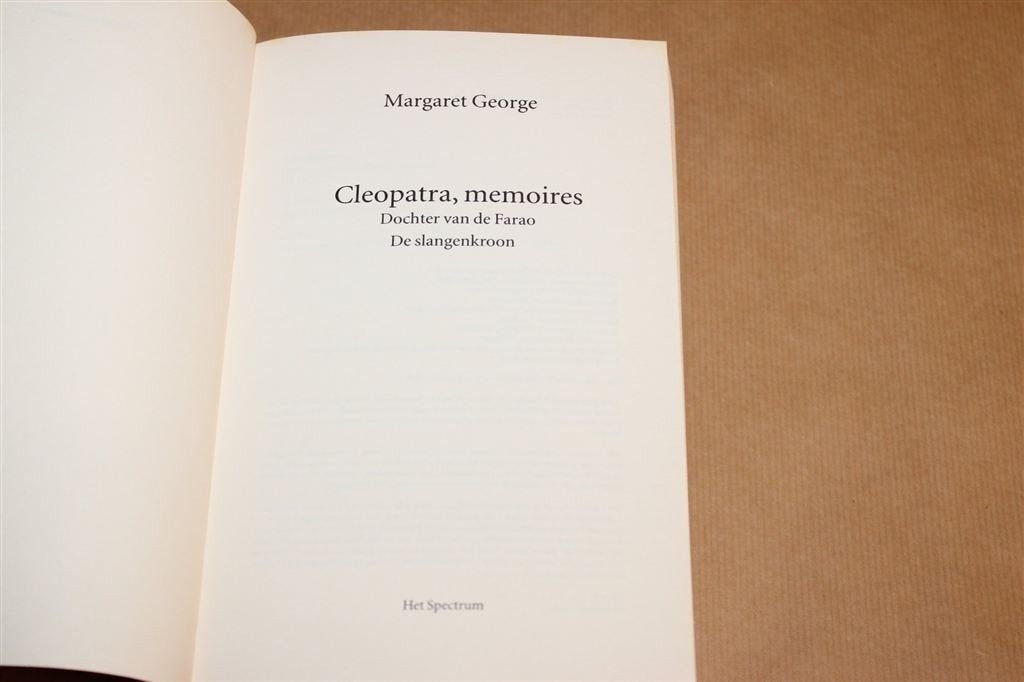 Cleopatra Memoires — Dik Boek, 2 Delen in 1, Margaret George, Boeken, Ophalen of Verzenden, Gelezen