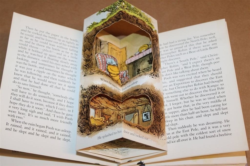 Piglet Surrounded by Water — Winnie-the-Pooh Pop-up Boek, Ophalen of Verzenden, Gelezen