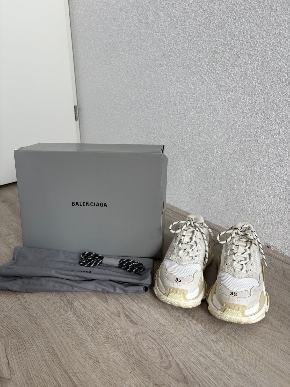 Balenciaga Triple S dames sneaker, Kleding | Dames, Schoenen, Beige, Ophalen of Verzenden, Sneakers of Gympen, Zo goed als nieuw