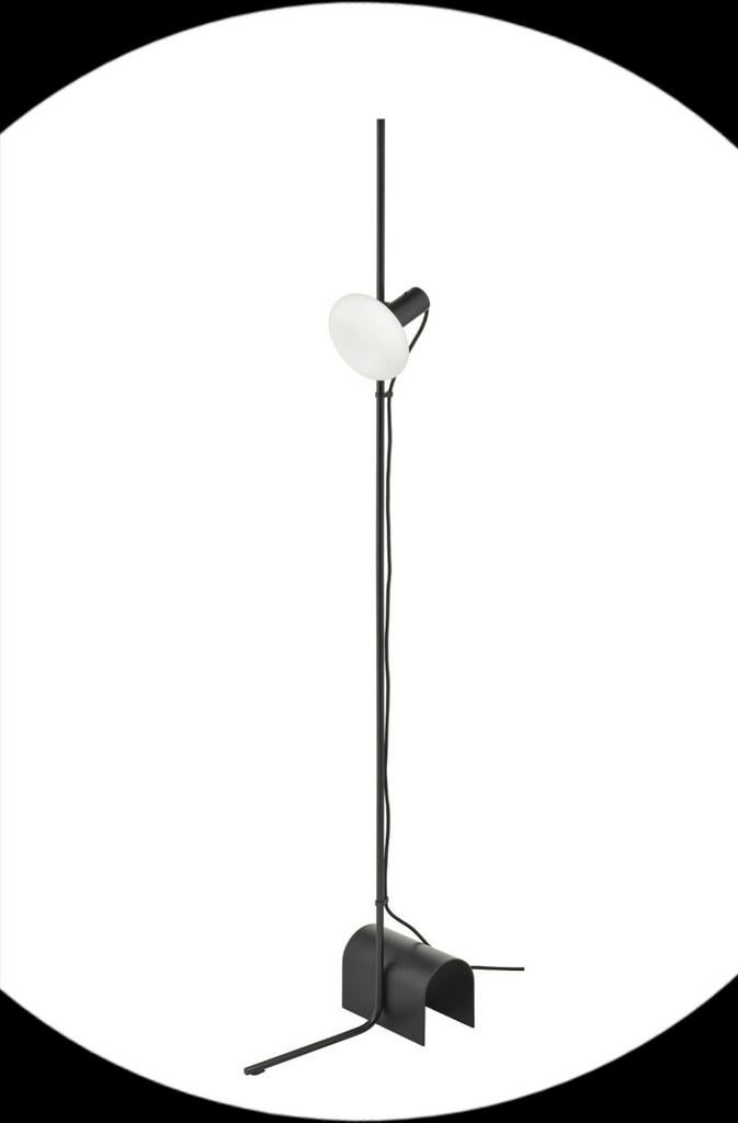 Moderne Zwarte Vloerlamp met Melkglas Kap, Huis en Inrichting, Lampen | Vloerlampen, Ophalen, Zo goed als nieuw, Glas, 150 tot 200 cm