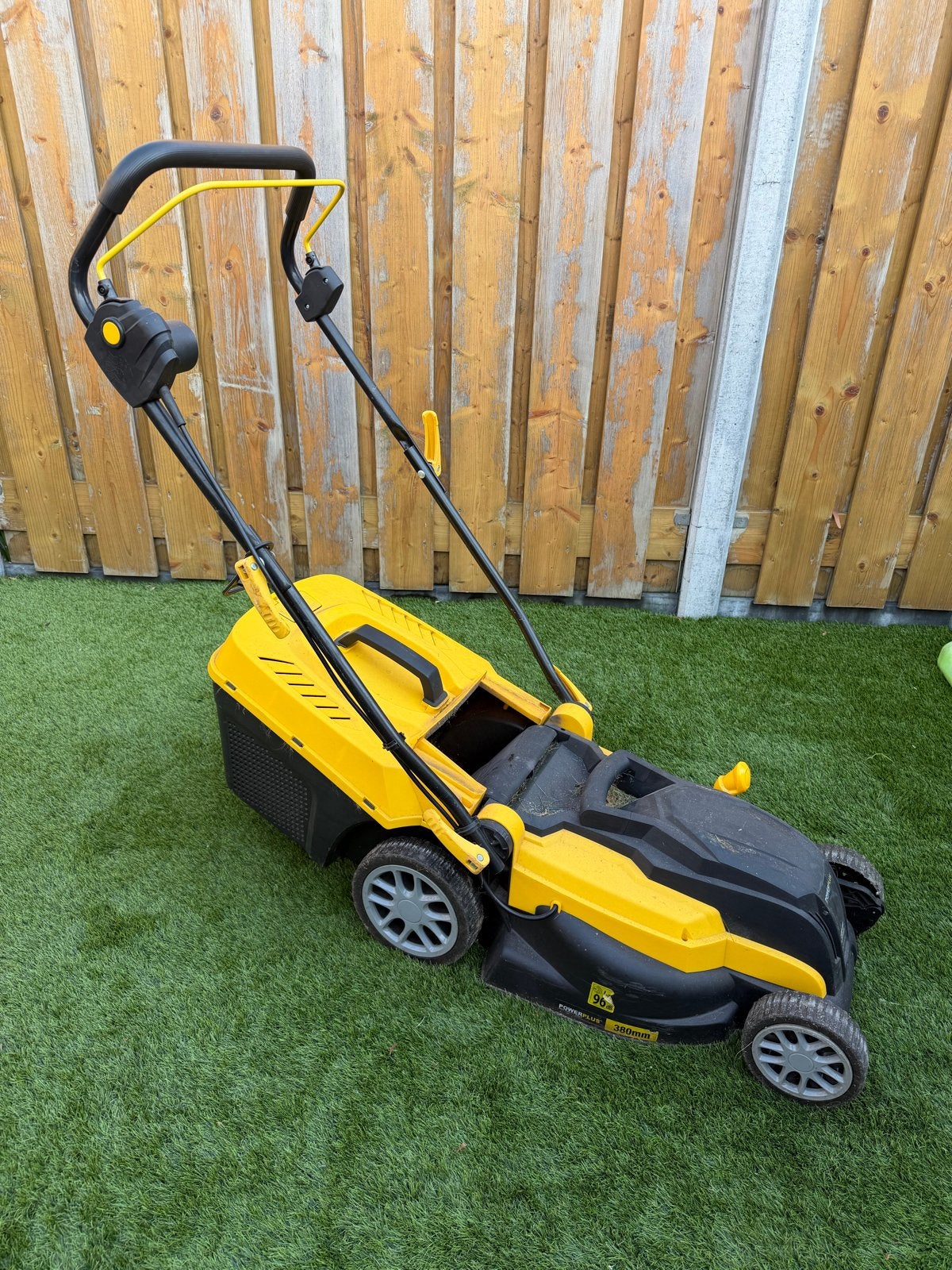 Powerplus elektrische grasmaaier 380mm, Tuin en Terras, Grasmaaiers, Ophalen, Cirkelmaaier, Gebruikt, Elektrische grasmaaier