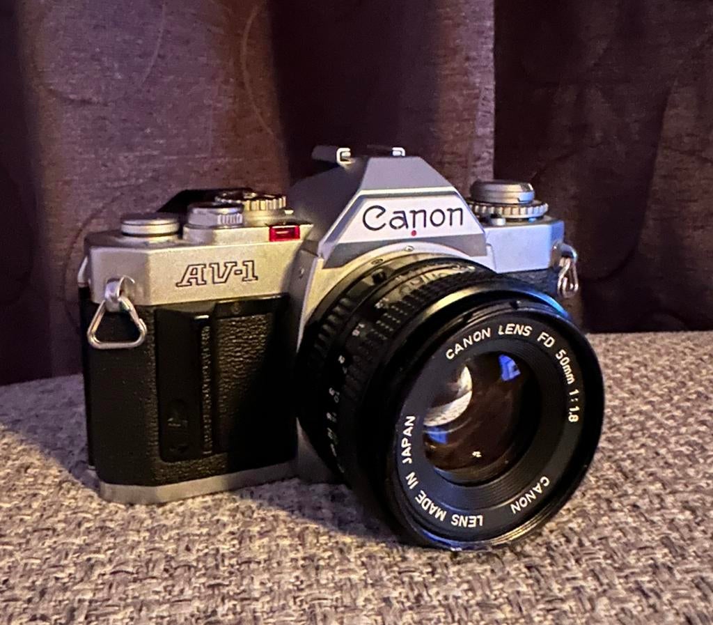 Hele mooie canon av-1, Audio, Tv en Foto, Fotocamera's Analoog, Ophalen of Verzenden, Zo goed als nieuw, Spiegelreflex, Canon